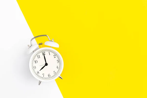 White Alarm Clock White Yellow Background Flat Lay Copy Space — Stock Photo, Image