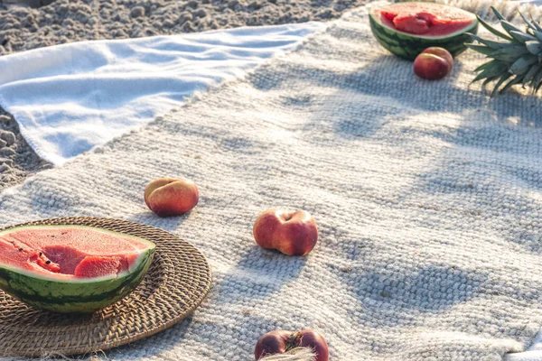 Blanket Fruits Sandy Beach Picnic Concept Sea —  Fotos de Stock