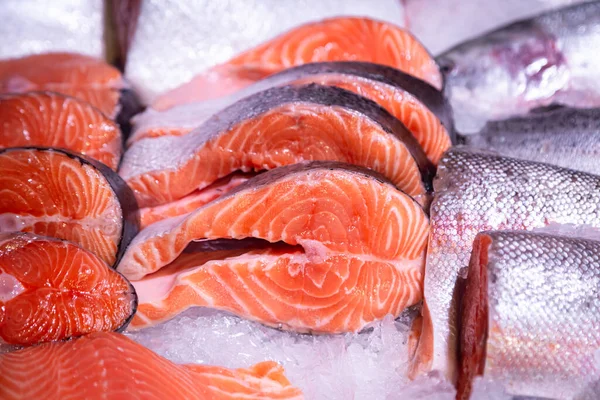 Pieces Raw Steak Fresh Salmon Lying Ice Counter Fish Market — Stock Photo, Image