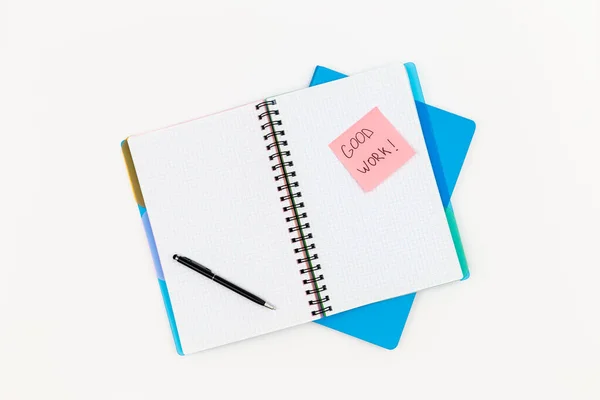 Notebook Lembrete Papel Caneta Fundo Branco Isolado Vista Superior Espaço — Fotografia de Stock