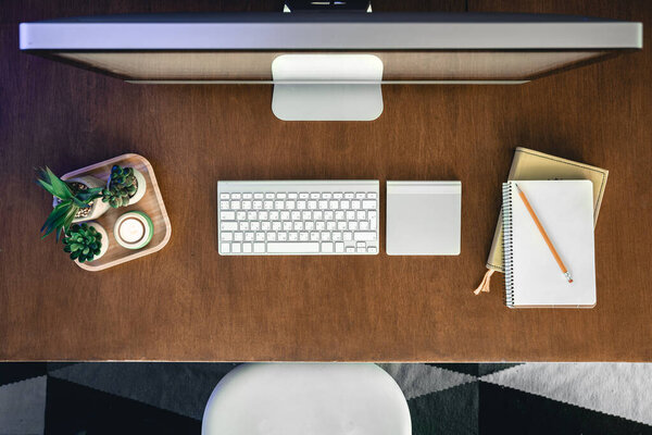 Ordenador Teclado Bloc Notas Una Mesa Madera Vista Superior Lugar — Foto de Stock