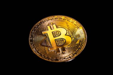 Siyah arka planda Bitcoin yakın plan. Finans konsepti. Şifreli bir arkaplan. Yüksek kalite fotoğraf