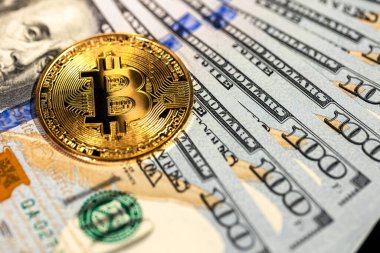 100 dolarlık banknotlu Bitcoin para. Finans kavramı yakın plan. - Evet. Yüksek kalite fotoğraf