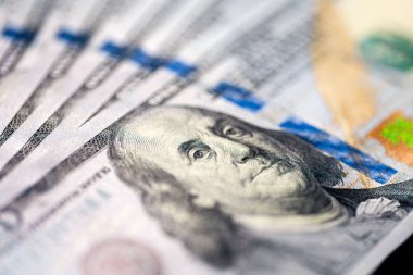 Benjamin Franklin 'in 100' lük banknottaki yakın çekimi. Finans konsepti. Para geçmişi. Yüksek kalite fotoğraf