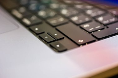 Klavye düğmesi yakın plan. Laptop klavyesi. Yüksek kalite fotoğraf. Siyah klavye.