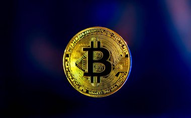 Altın Bitcoin para ve güzel bir arka plan. Kripto para birimi konsepti. Yüksek kalite fotoğraf