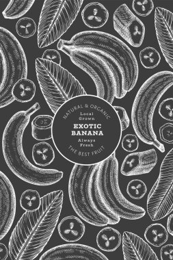 Elle çizilmiş muz pankartı. Tebeşir tahtasında organik taze meyve vektör çizimi. Retro egzotik meyve tasarım şablonu