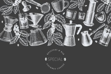 Alternatif Kahve Üreticileri Tebeşir Kurulu İllüstrasyonu. Vector Hand Özel Kahve Malzemeleri Bayrağı. Vintage Style Coffee Bar Tasarımı 