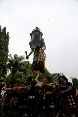 Jakarta, Endonezya. 10 Mart 2024. 1946 Nyepi Günü 'nde TMII turizm merkezi Jakarta' nın ana caddesinde 