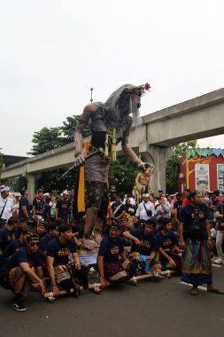 Jakarta, Endonezya. 10 Mart 2024. 1946 Nyepi Günü 'nde TMII turizm merkezi Jakarta' nın ana caddesinde 