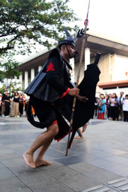 Jakarta, Endonezya. 12 Kasım 2023. SLB Negeri 11 'de engelli öğrencilerin görünümü, TMII turizm merkezinin açık sahnesinde Jakarta.