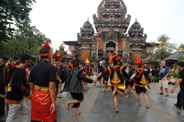 Jakarta, Endonezya. 12 Kasım 2023. SLB Negeri 11 'de engelli öğrencilerin görünümü, TMII turizm merkezinin açık sahnesinde Jakarta.