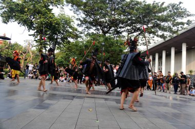 Jakarta, Endonezya. 12 Kasım 2023. SLB Negeri 11 'de engelli öğrencilerin görünümü, TMII turizm merkezinin açık sahnesinde Jakarta.