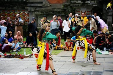 Jakarta, Endonezya. 10 Nisan 2024. TMII 'de Reyog Ponorogos performansı, Jakarta birçok kişiyi büyüledi