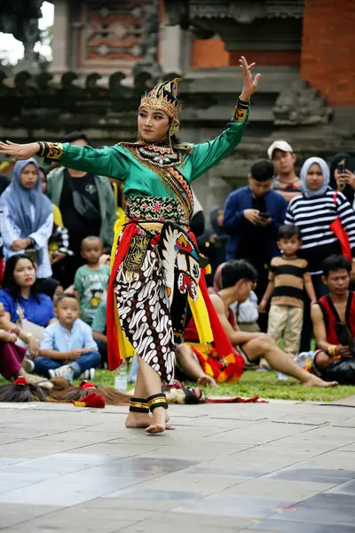 Stock image Jakarta, Indonesia. 10 April 2024. Reyog Ponorogo attracted viewers to the open stage at TMII, Jakarta