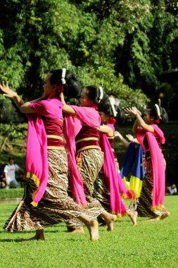 Solo, Endonezya. 29 Nisan 2024. Geleneksel dans 