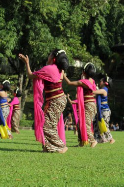 Solo, Endonezya. 29 Nisan 2024. Geleneksel dans 