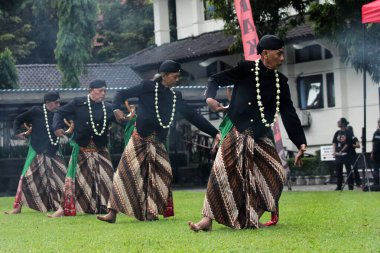 Solo, Endonezya. 29 Nisan 2024. Geleneksel dans 