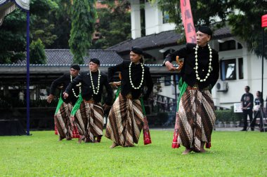 Solo, Endonezya. 29 Nisan 2024. Geleneksel dans 