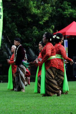 Solo, Endonezya. 29 Nisan 2024. Geleneksel dans 