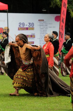 Solo, Endonezya. 29 Nisan 2024. Geleneksel dans 