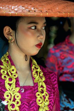 Solo, Endonezya. 29 Nisan 2024. Fotoğraf, 2024 ISI Surakarta, Central Java 'da düzenlenen Dünya Dans Günü' nde insanların etkinliklerini gösteriyor.