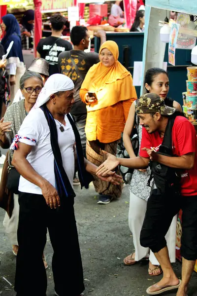 stock image Solo, Indonesia. April 29, 2024. Photo shows people's activities at the commemoration of world Dance Day 2024 at ISI Surakarta, Central Java