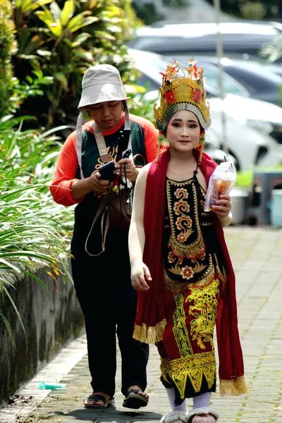 stock image Solo, Indonesia. April 29, 2024. Photo shows people's activities at the commemoration of world Dance Day 2024 at ISI Surakarta, Central Java