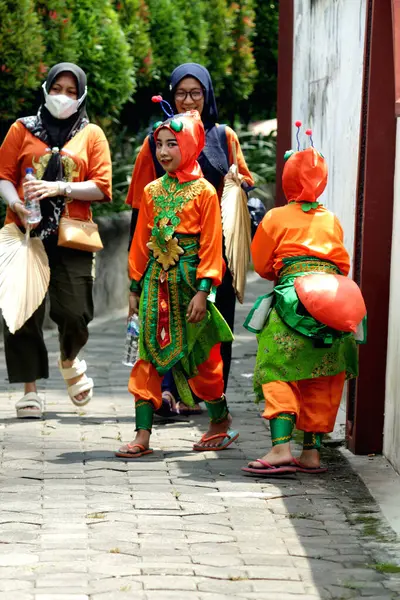 stock image Solo, Indonesia. April 29, 2024. Photo shows people's activities at the commemoration of world Dance Day 2024 at ISI Surakarta, Central Java