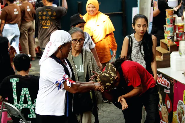 Stock image Solo, Indonesia. April 29, 2024. Photo shows people's activities at the commemoration of world Dance Day 2024 at ISI Surakarta, Central Java