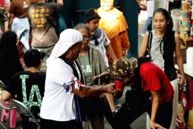 Solo, Endonezya. 29 Nisan 2024. Fotoğraf, 2024 ISI Surakarta, Central Java 'da düzenlenen Dünya Dans Günü' nde insanların etkinliklerini gösteriyor.
