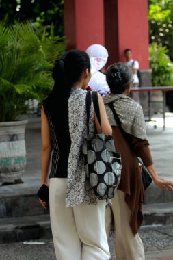 Solo, Endonezya. 29 Nisan 2024. Fotoğraf, 2024 ISI Surakarta, Central Java 'da düzenlenen Dünya Dans Günü' nde insanların etkinliklerini gösteriyor.