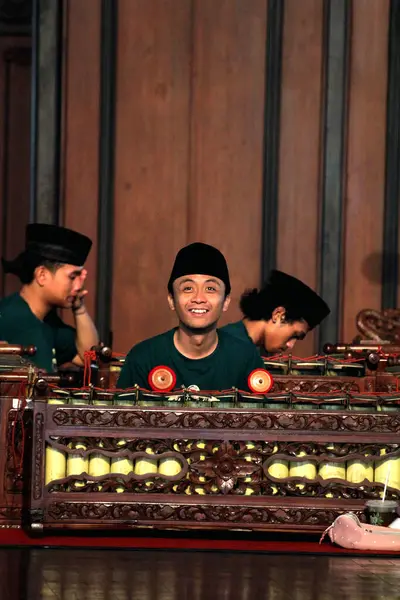 Stock image Solo, Indonesia. April 29, 2024. Photo shows people's activities at the commemoration of world Dance Day 2024 at ISI Surakarta, Central Java