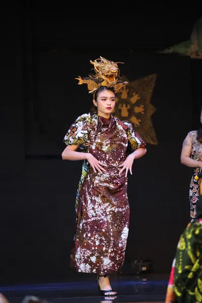 stock image Jakarta, Indonesia. Mei 5, 2024. Magetan Ethno Carnival with a batik theme appears at the East Java Pavilion, TMII, Jakarta.