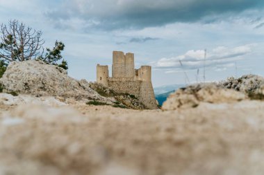İtalya 'daki Rocca Calascio Kalesi Abruzzo