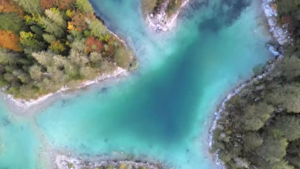 Vista Aérea Floresta Queda Água Azul Turquesa Cenário Natural Tempo — Vídeo de Stock