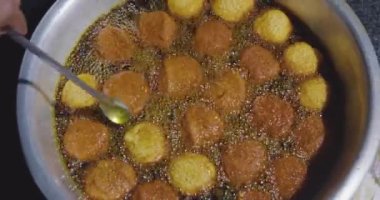 Palmiye yağında kavrulan acaraj