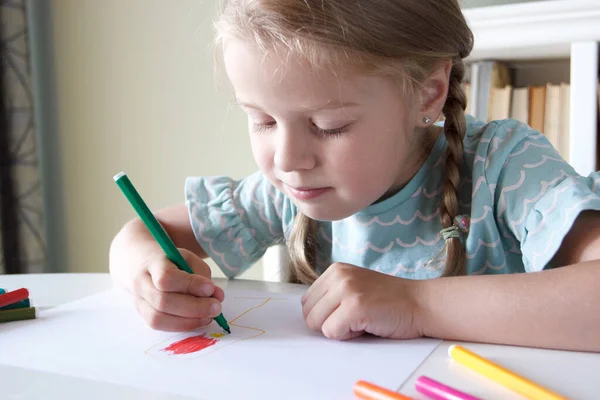 Cute Dziecko Rysunek Obraz Kolorowym Filcu Końcówki Długopisy Pojęcie Hobby — Zdjęcie stockowe