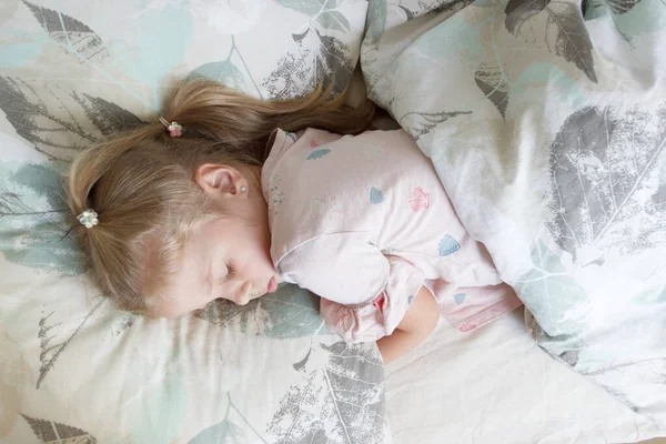 Little Cute Girl Lying Bed Concept Awakening Morning — Stock Photo, Image