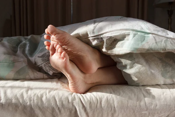 Feet Light Blanket Bed Concept Healthy Life — Stock Photo, Image