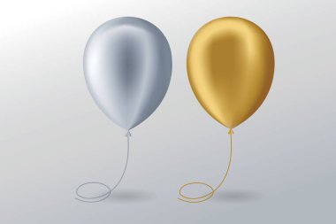 Gerçekçi vektörde gümüş ve altın renkli balonlar
