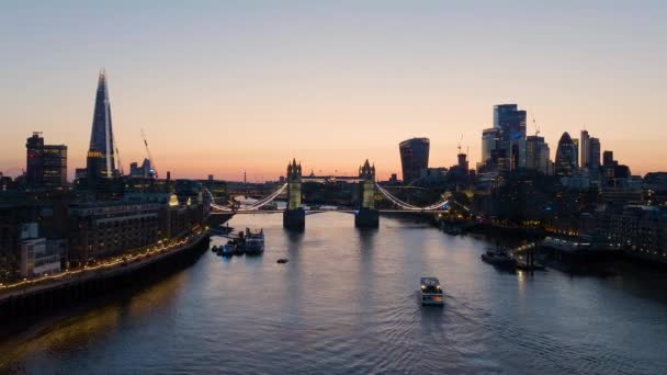 伦敦天际线的空中镜头展现了令人惊叹的城市建筑和历史 电影镜头揭示了许多著名的地标和建筑物 — 图库视频影像