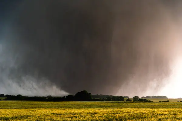 Kansas 'ta Şiddetli EF4 Kasırgası Yeryüzüne Çıktı