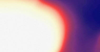 Beyaz, kırmızı ve mor renklerin yumuşak gradyan karışımı soyut bir sanat arkaplan dokusu oluşturuyor..