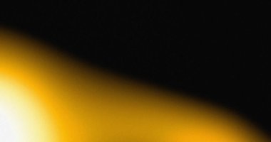 Parlak altından koyu siyaha geçiş yapan bir dijital sanat görüntüsü. Üst üste koymak için uygun soyut bir doku.