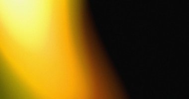 Parlak sarı ile koyu siyah arasında değişen parlak ve soyut bir görüntü. Fişekler ve doku belirgindir..