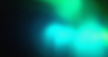 Bulanık deniz mavisi ve yeşil ışık eğimleri soyut bir arkaplan oluşturur. Yumuşak odak etkisi.