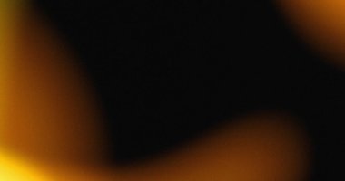 Koyu kahverengi ve altın tonları olan bulanık bir arkaplan. Yumuşak ışık ve gölge efektleri soyut bir doku yaratır.