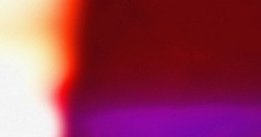 Pürüzsüz bir renk değişimi, açık beyazdan turuncu kırmızıya sonra koyu mora. Soyut arkaplan.