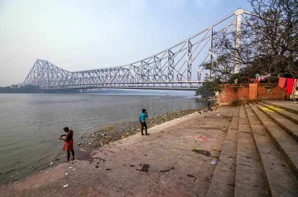 Kolkata Batı Bengal Hindistan 'da ikonik Howrah Birdge ve Hooghly River